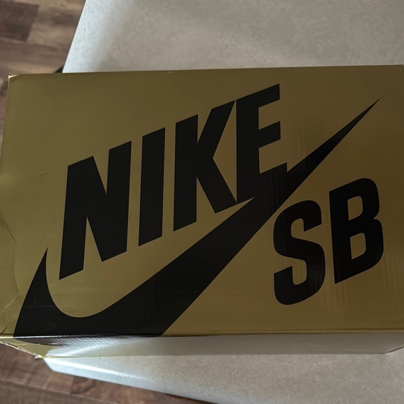 nike sb gold box